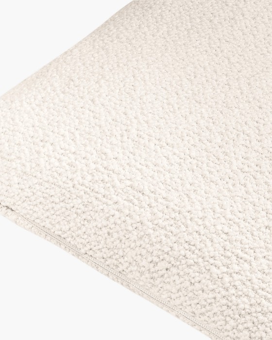 Milu-Cushion-Cloud-Beige-Boucle-40-ACC1522_index_3_b4010d16-d8b4-4ebf-aeaf-704c96569841.jpg
