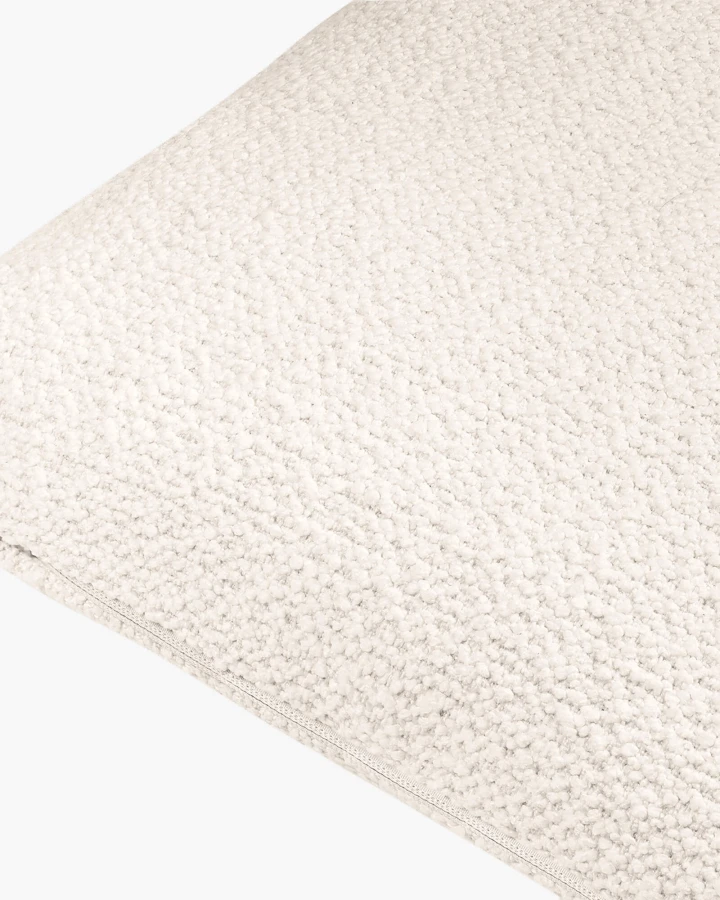 Milu-Cushion-Cloud-Beige-Boucle-40-ACC1522_index_3_b4010d16-d8b4-4ebf-aeaf-704c96569841.jpg
