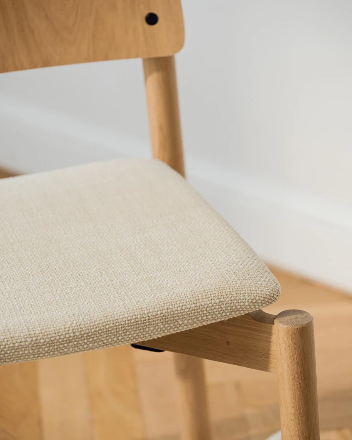 Wem-Chair-Oak-FUR4002.4-Option_Seat_Upholstered_index_6.webp